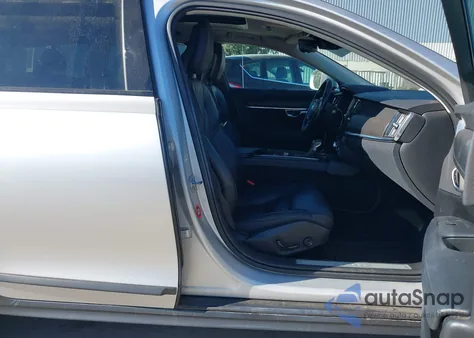 2018 Volvo V90 Cross Country T5 z USA, uszkodzony, nr VIN YV4102NK2J1021385